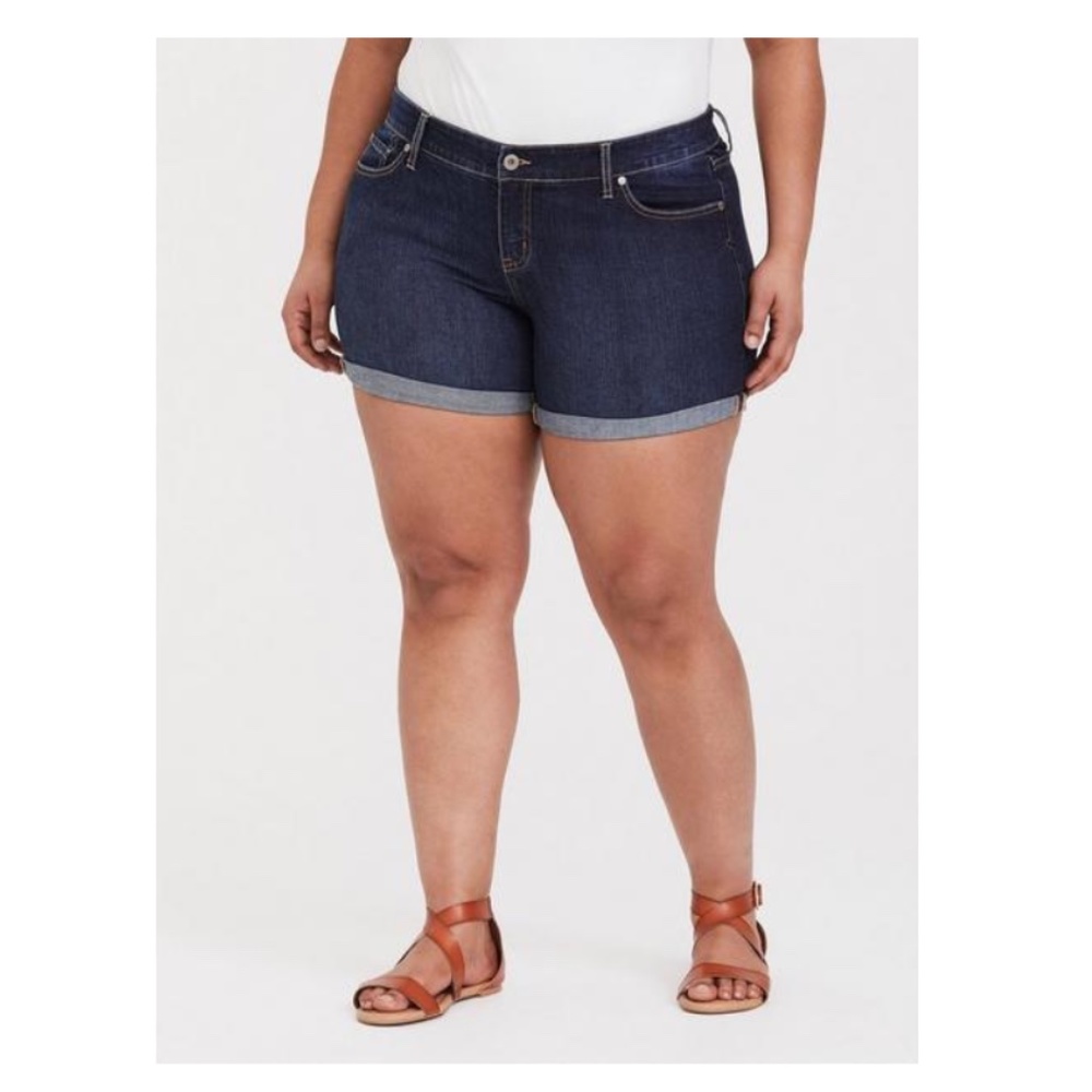 TORRID Classic Skinny Short - Vintage Stretch Dark Wash Size 14